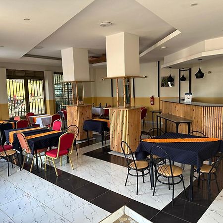 Anna Gold Hotel Кигали Экстерьер фото