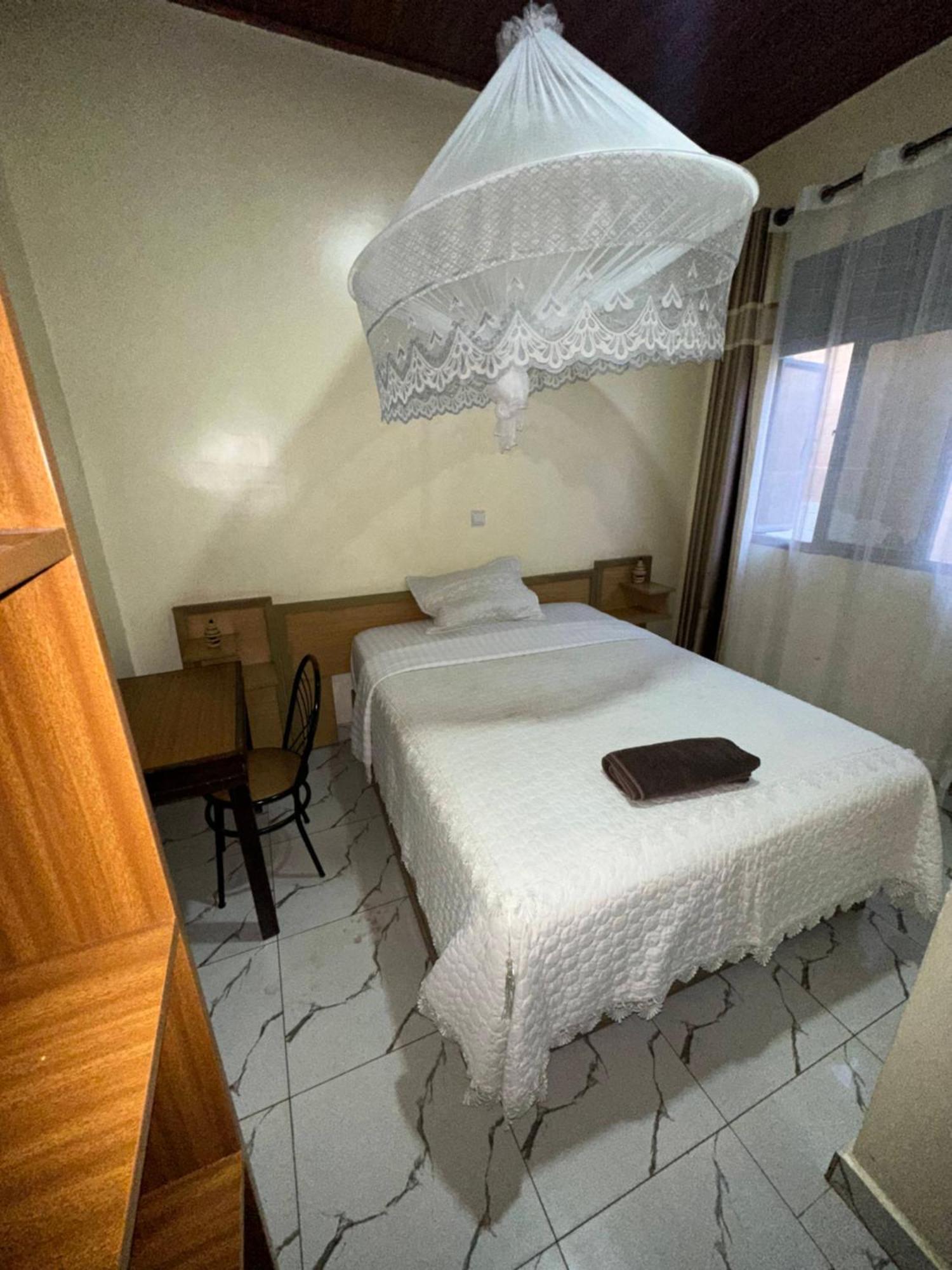 Anna Gold Hotel Кигали Экстерьер фото